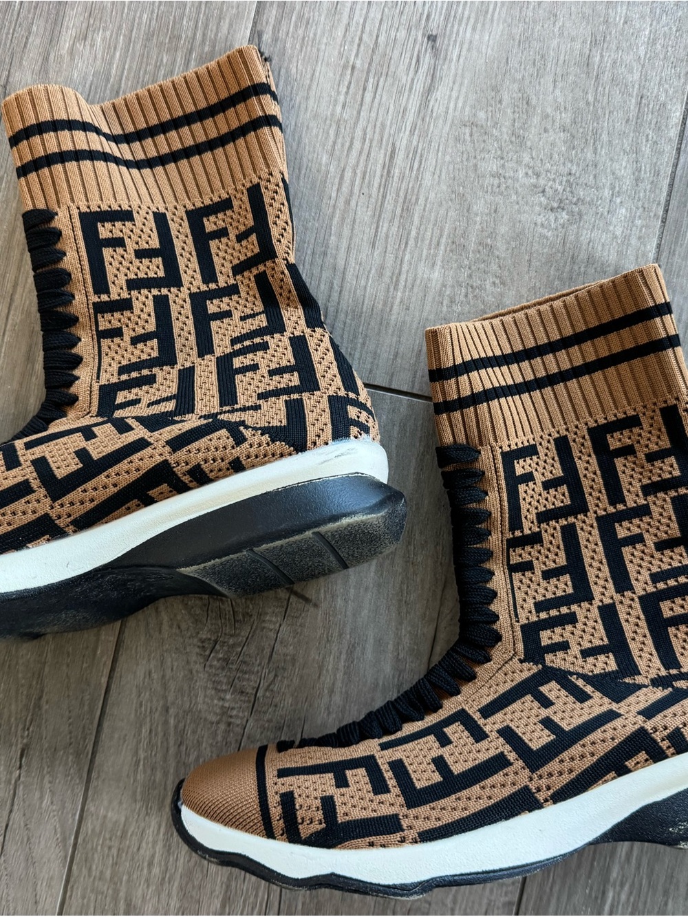 Size 9 size 41 China women’s Sock Sneaker in Brown and Black